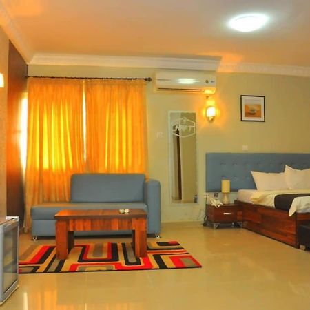 Royal Kaft Hotel Ikorodu Buitenkant foto